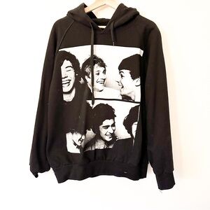 ⭐️ One Direction Black Graphic Hoodie